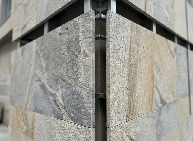 Fachada ventilada y acabados en piedra en Vigo - Imagen 1